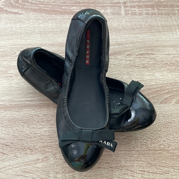 Prada: Patent Leather Bow Accent Ballet Flats - Picture 1 of 2